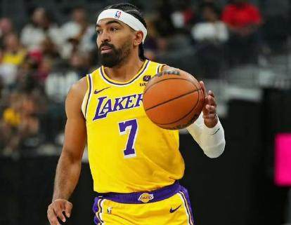 人的第三个, 主教练雷迪, 发阵容中拥